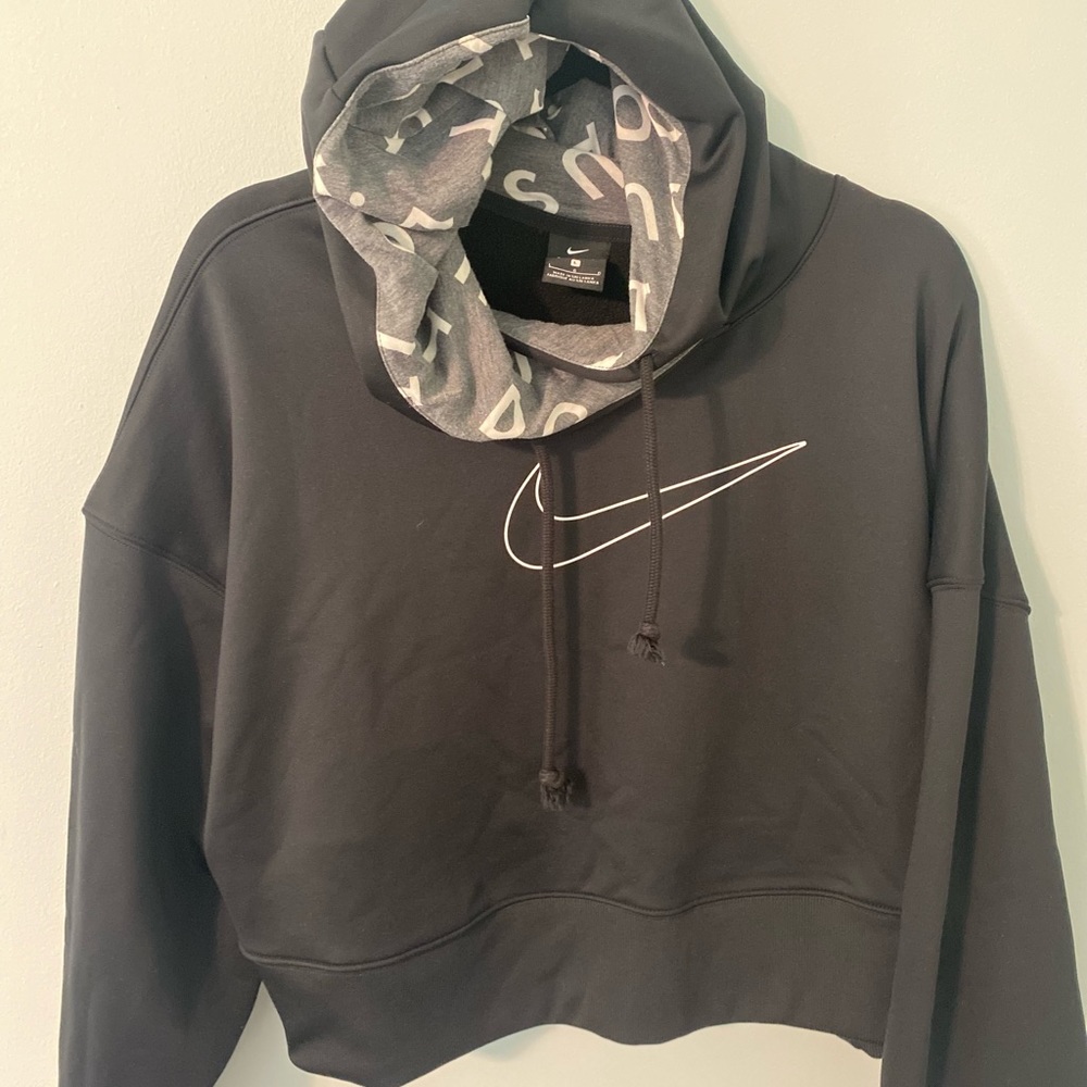 Cropped Nike hoodie